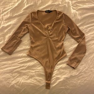 Pretty Little Thing nude ribbed long sleeve bodysuit with snaps - size 2